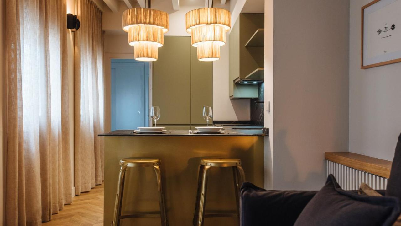 R26 Suites Sevilla Bagian luar foto