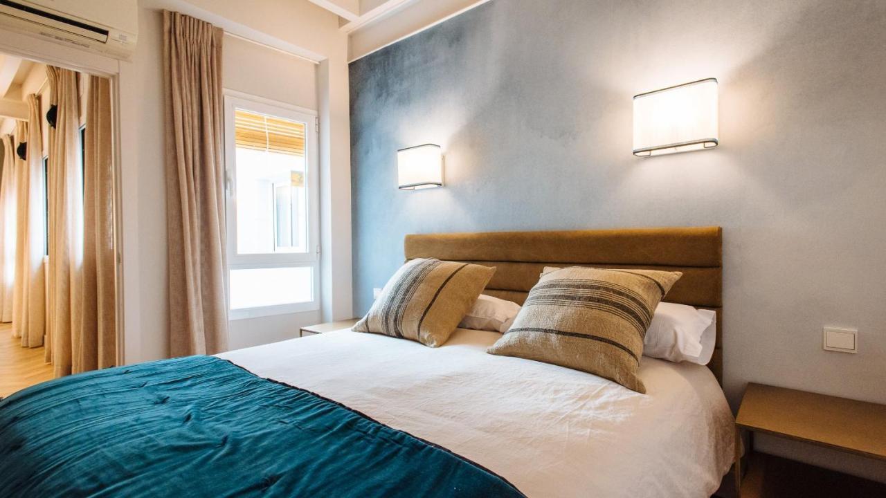 R26 Suites Sevilla Bagian luar foto