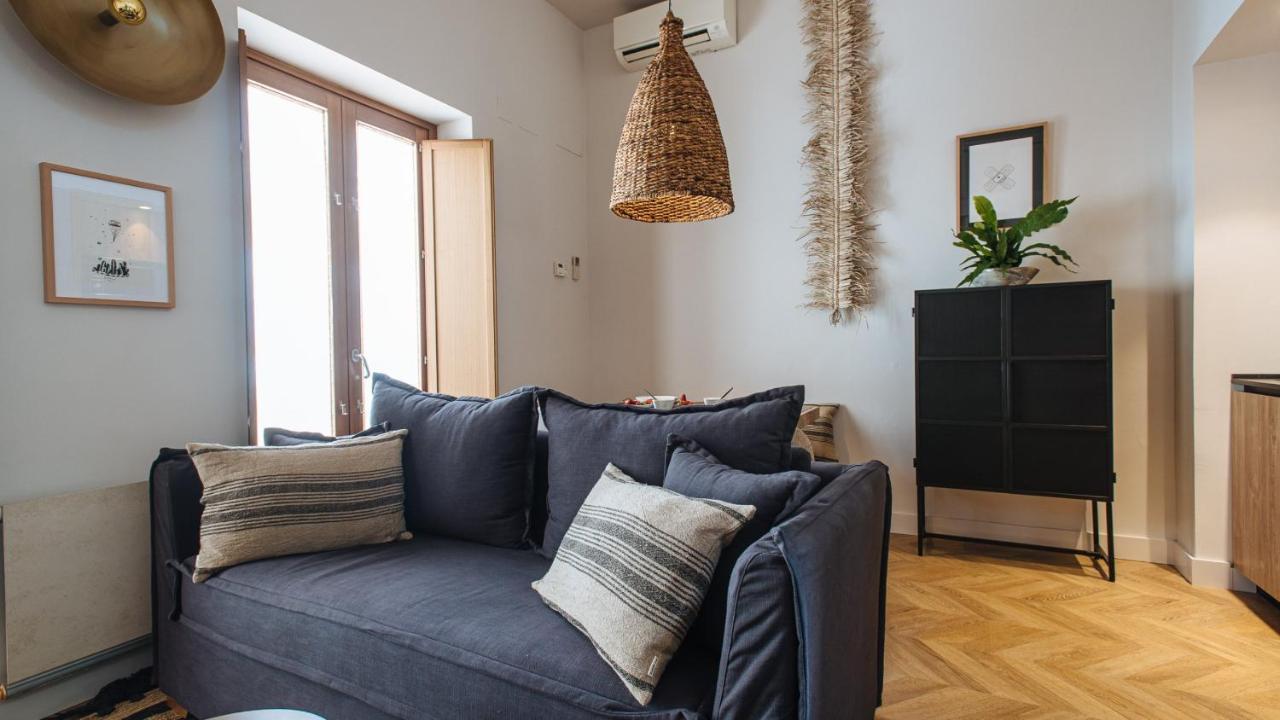 R26 Suites Sevilla Bagian luar foto