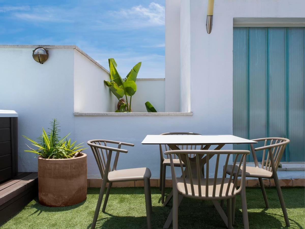 R26 Suites Sevilla Bagian luar foto